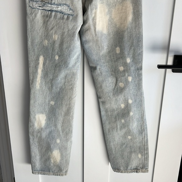 Urban Outfitters BDG High Rise Slim Straight Jean Distressed Bleach Wash Size 24 - Picture 8 of 10